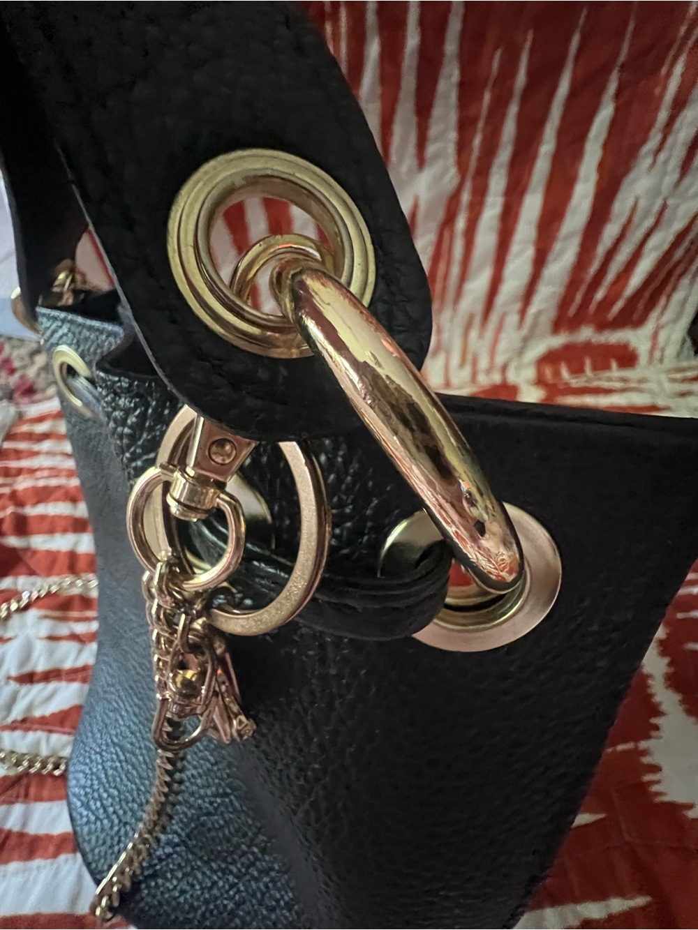 Anna Paola Black Leather Bucket Bag with Gold-tine chain and hardware - Picture 5 of 14